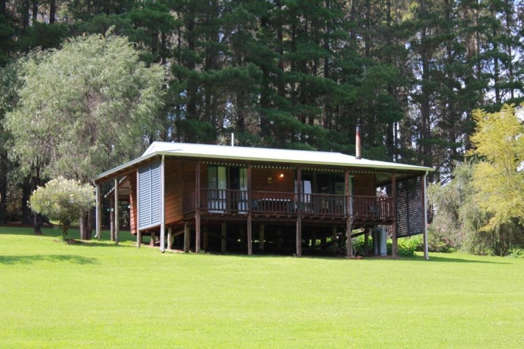 Hawke Brook Chalets Pemberton Exterior photo